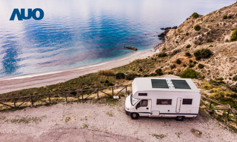 「可撓輕量化太陽光電板SunCurva」使用輕量特殊耐候型複合板取代傳統太陽能板的玻璃前板，不僅降低70%重量，每米平方僅3Kg；具有抗衝擊性能及通過電磁相容性測試，可應用於交通運輸工具，如露營車、遊艇等